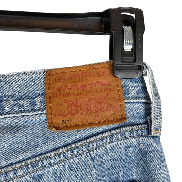 Levi’s 505 Regular Fit Straight Leg Jeans – Size 36x32 – Medium Wash - Picture 5 of 9